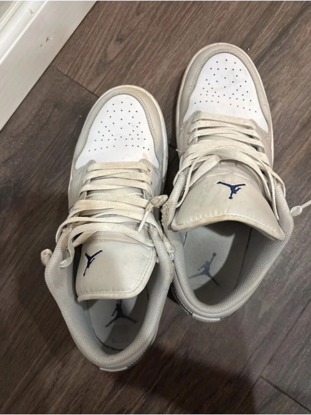 Nike Men’s Low-Top Sneaker in White and Navy